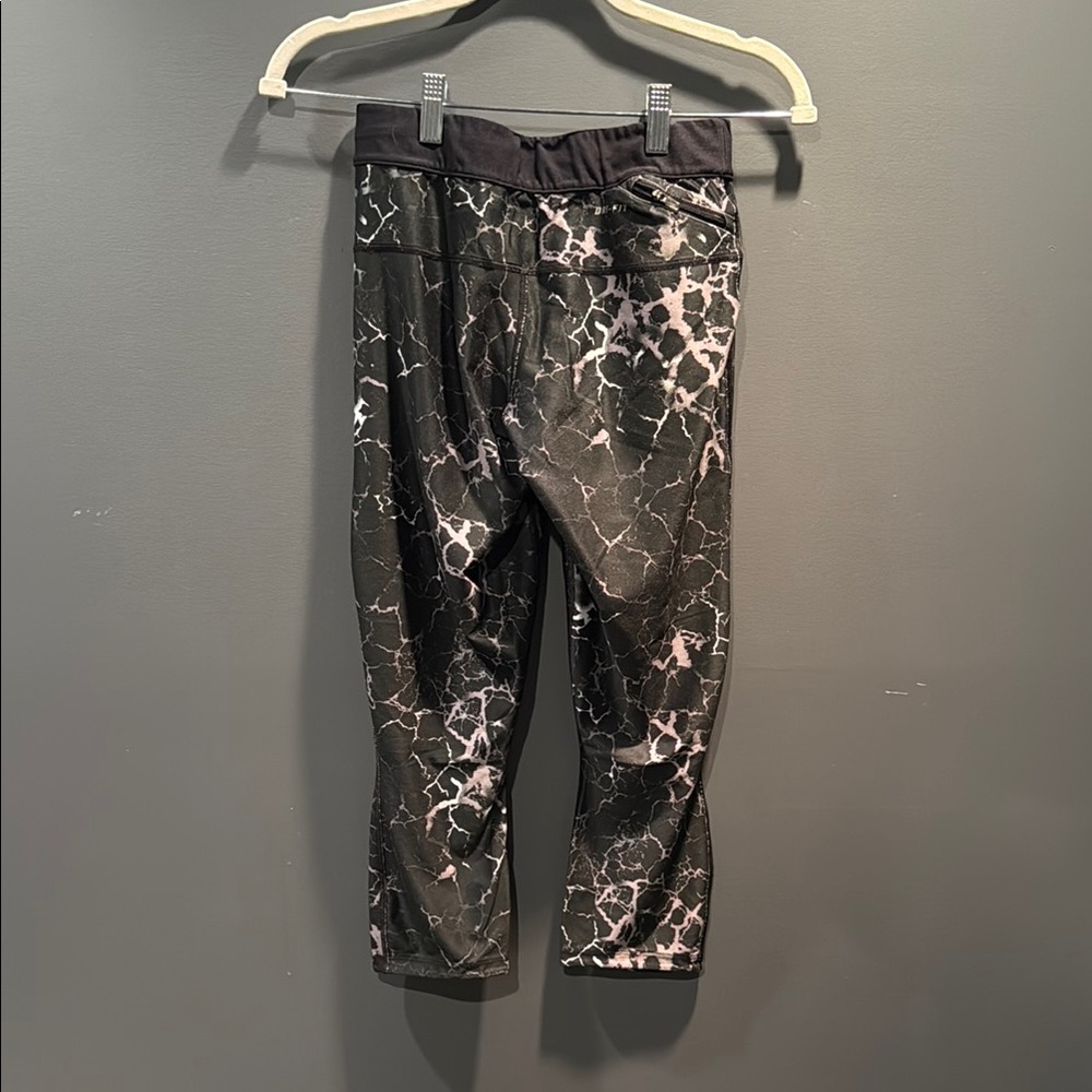 Women’s SoulCycle Black and Pink Capri Leggings - Picture 2 of 4
